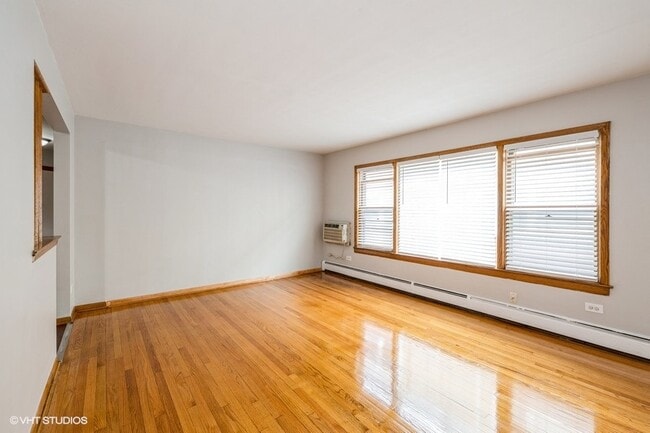 Sala de estar - 3522-30 Oak Park Ave