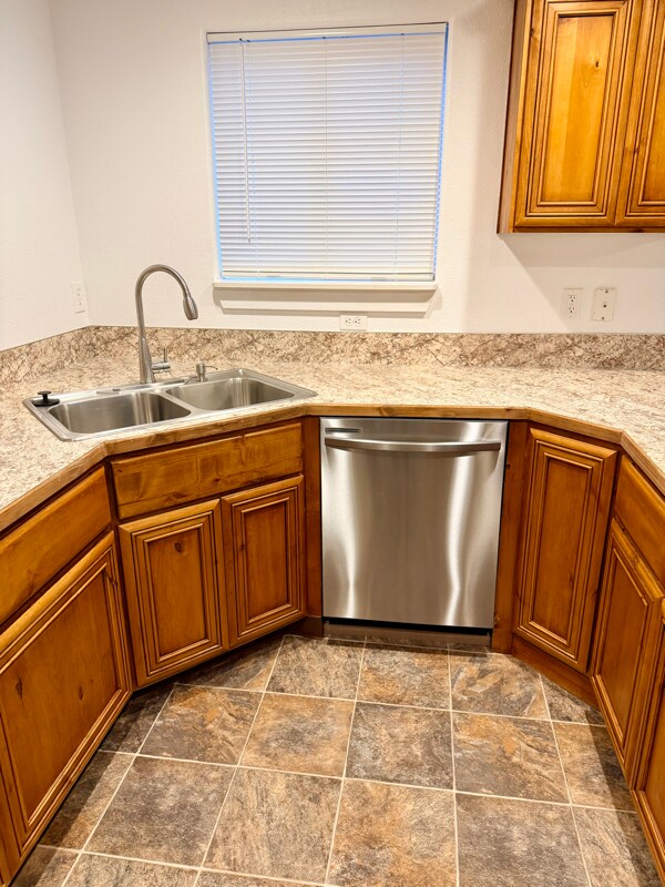 Photo - 1040 E 4th N