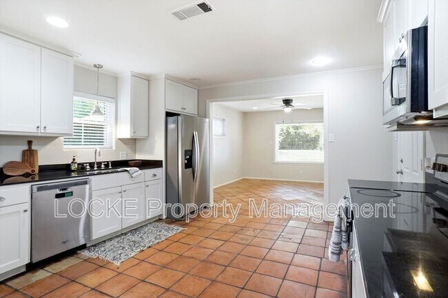 3528 Rogers Ave