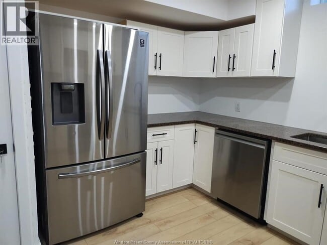 Photo - 631 Holburn St