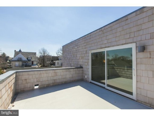 Building Photo - 11 Greenview Ave Rental
