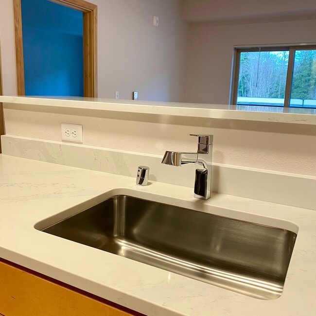 Photo - 1300 Telegraph Rd.