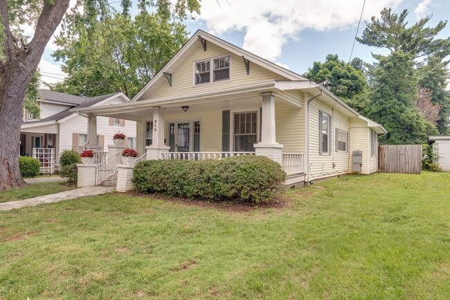 Building Photo - 610 N Military Ave