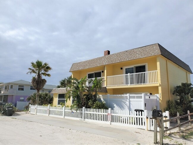 Building Photo - Remodeled Beachside condo