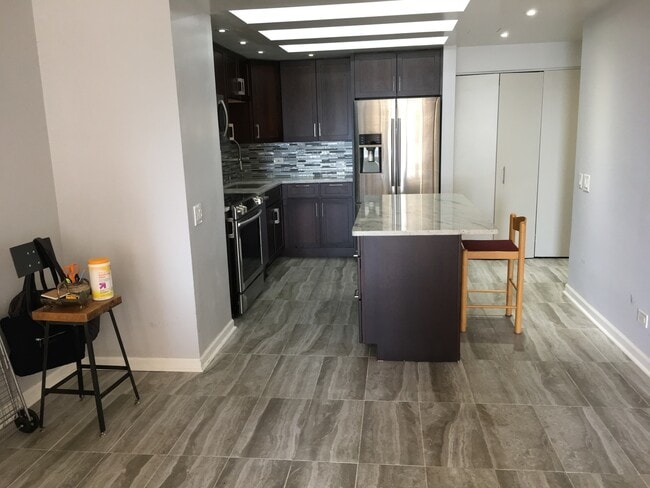 Photo - 5320 N Sheridan Rd