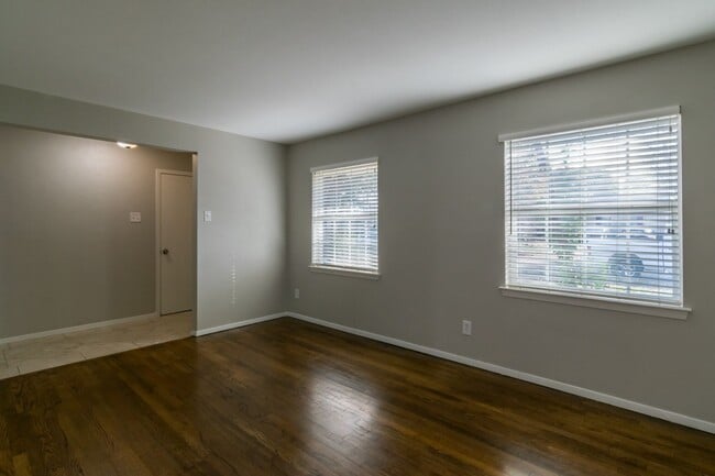 Photo - 4225 Hillsdale Ln