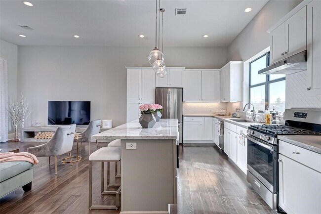 Photo - 1256 N Post Oak Rd