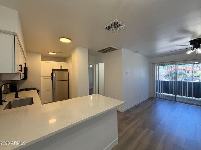 Building Photo - Remodeled 1 Bedroom 1 Bath Central Phoenix Apartment with Private Backyard Unit MV A19