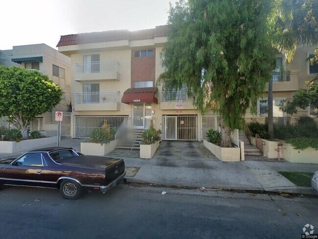 Building Photo - 1434 S Point View St Unit 105 Rental