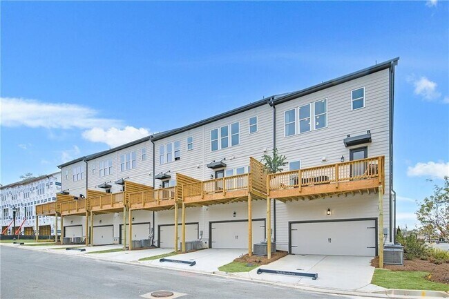 Photo - 2637 Camphor Xing