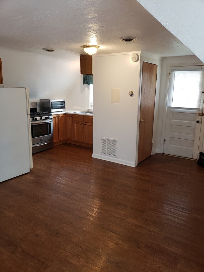 Photo - 557 4th St Unit #3