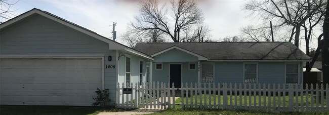 Photo - 1405 Circle Dr