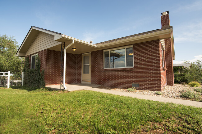 Front exterior - 790 Deframe St House