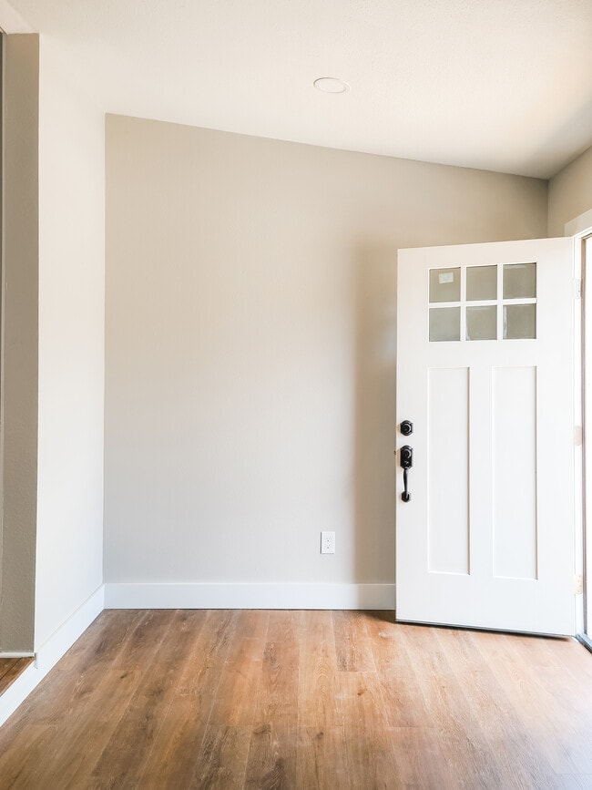 Photo - 1206 E carson