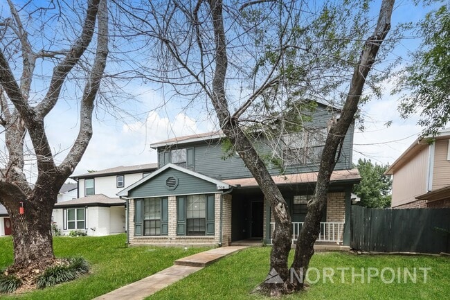 Photo - 3 BR/2BA | Updated Single Family Home | Private backyard | In Dallas!