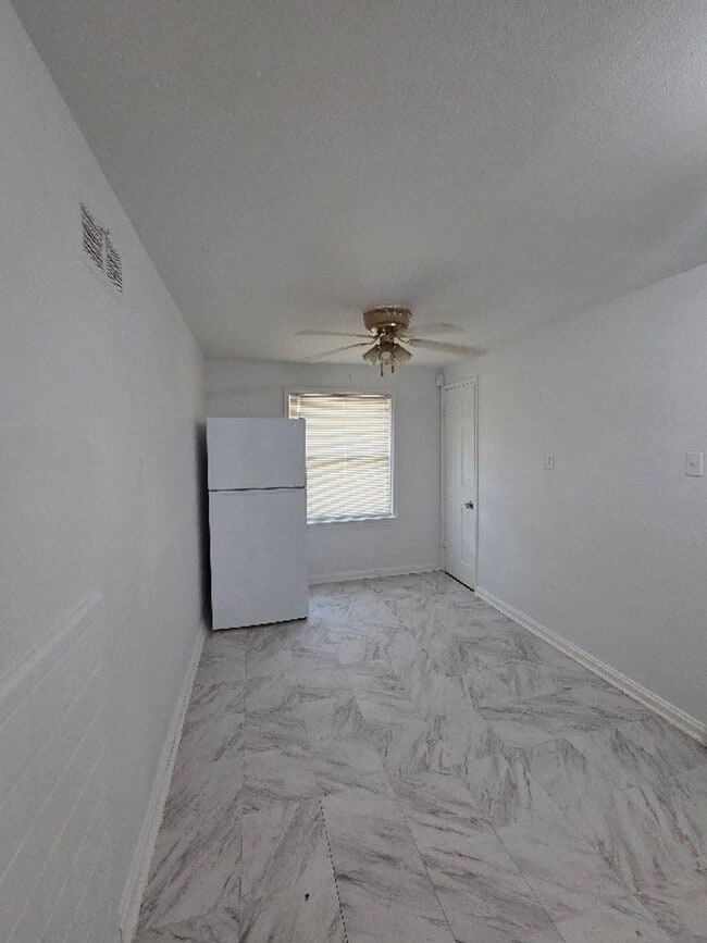 Photo - 1816 N Hanley Rd