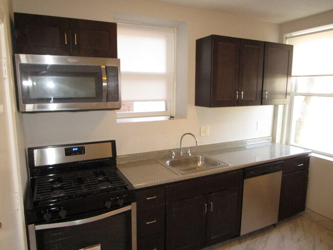 Building Photo - 165 Chiswick Rd