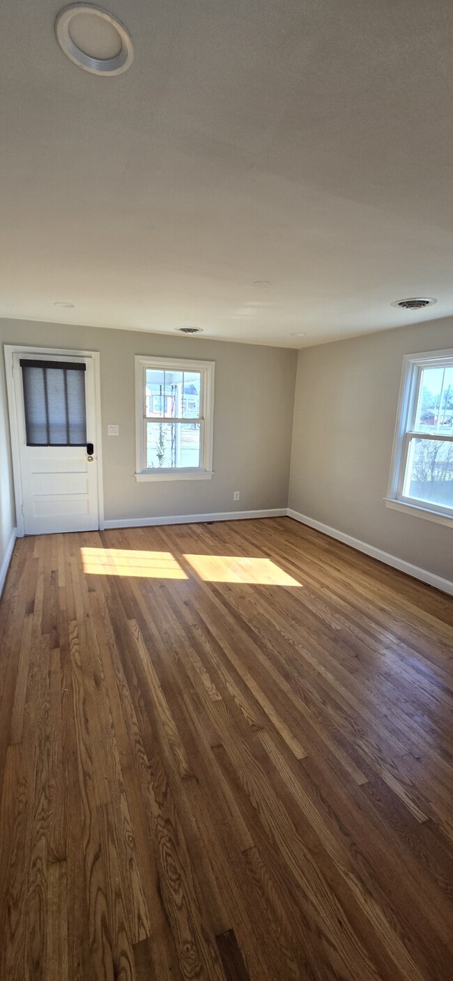 Photo - 904 Front Ave