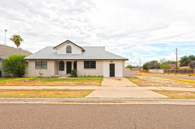 Building Photo - 102 St Pierre Ln