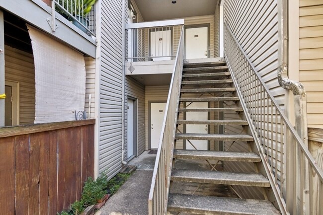 Building Photo - 9707 Richmond Ave. Unit 98