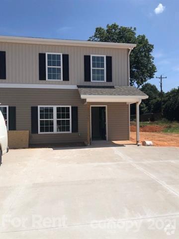 Building Photo - Townhome available in Filbert now!