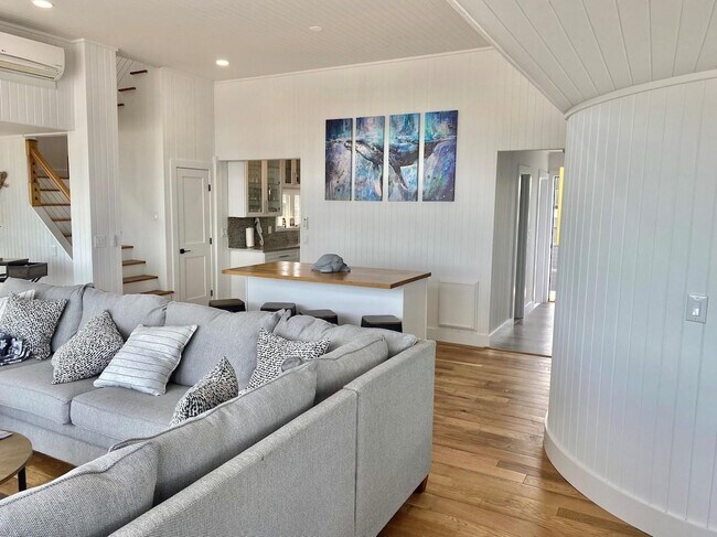 Photo - 240 Wilmot Rd