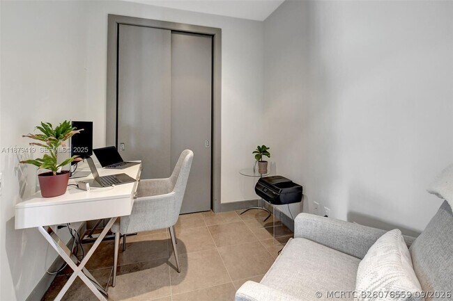 110 SE 2nd St Unit 203