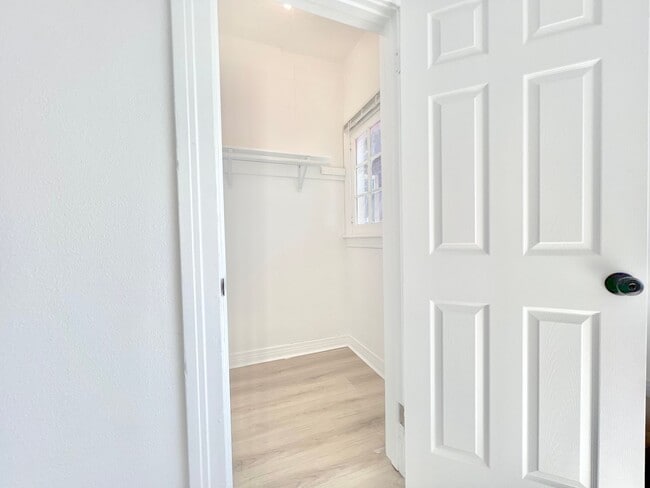 Photo - 707 W 48th St Unidad 709 1/2