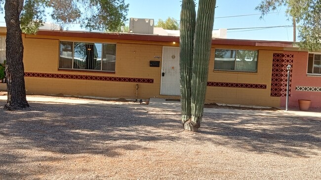 Building Photo - 5071 S Cherry Ave Rental