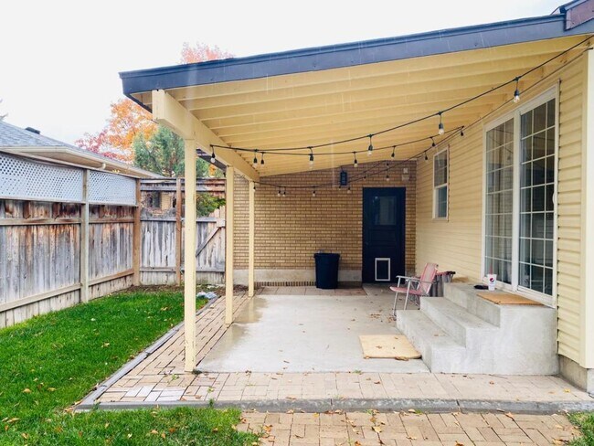 Photo - 765 E 15th St