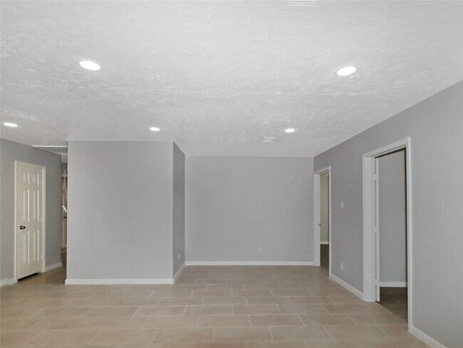 Photo - 8711 Shadow Crest St