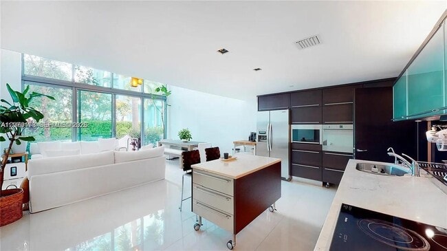 Photo - 6000 Collins Ave Unidad 124
