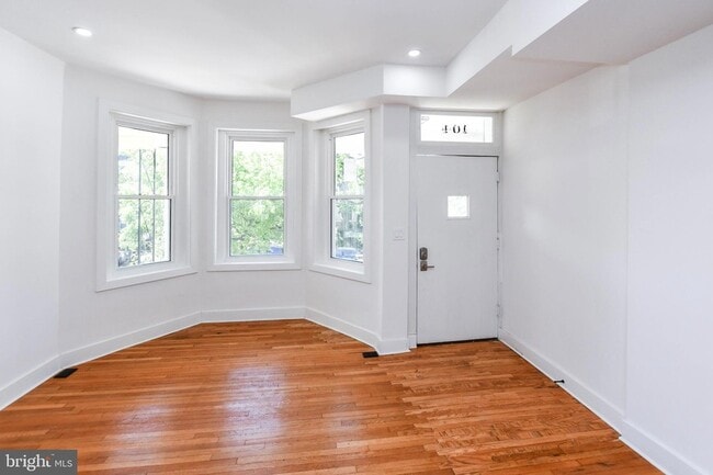 Photo - 104 R St NE