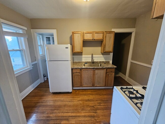 Building Photo - 2 Regent St Unit #3 Rental