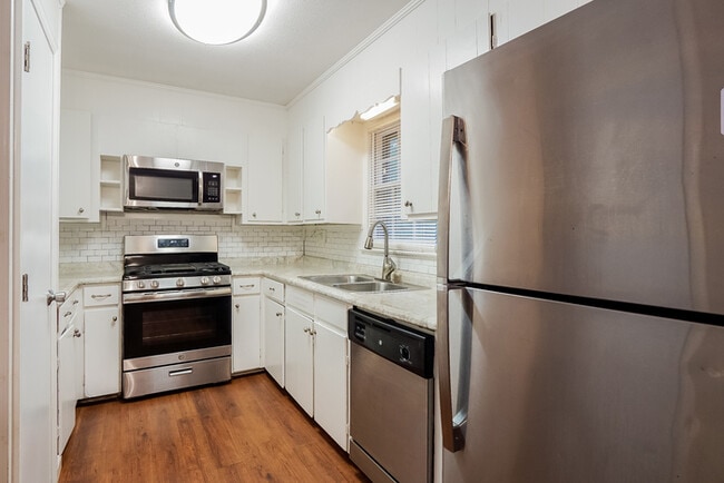 Photo - 4220 Hillswood Ln