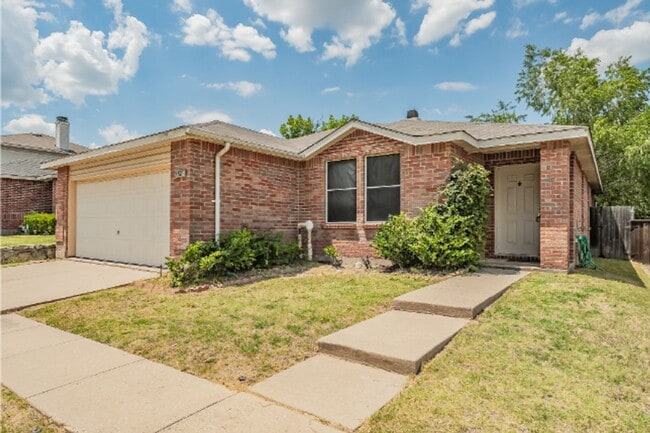 Building Photo - 3327 Clydesdale Dr