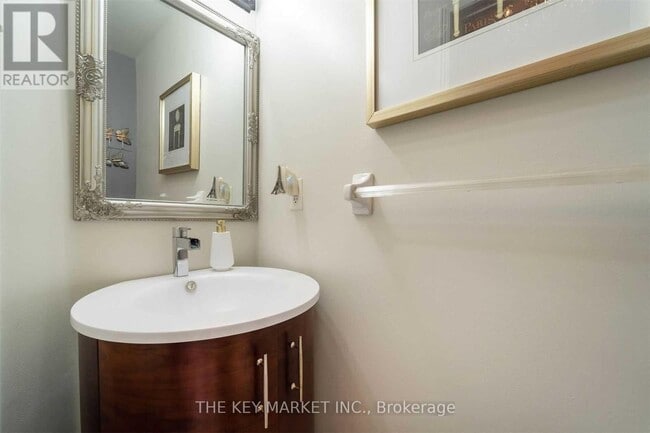 Photo - 2350 Britannia Rd W