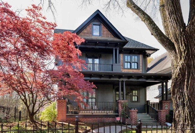 349 N Highland Ave NE