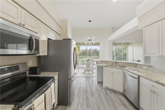 Building Photo - 2150 Aberdeen Ln Unit 202