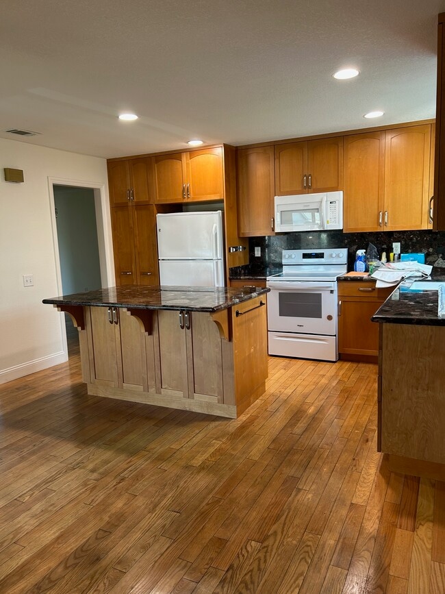 Photo - 1080 Ayer Dr