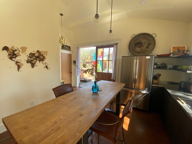 Photo - 645 Wright St