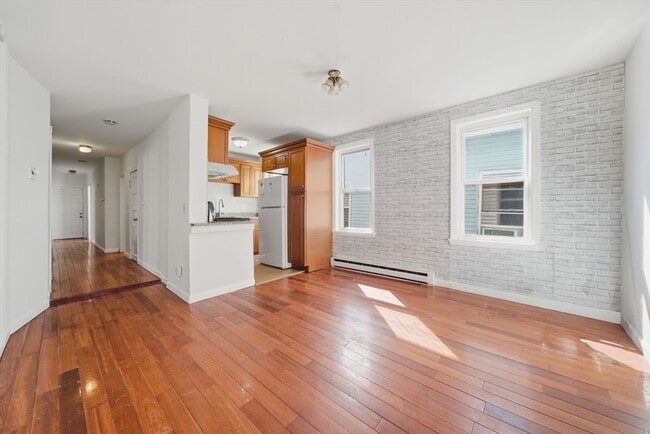 Photo - 281 River St Unidad 3