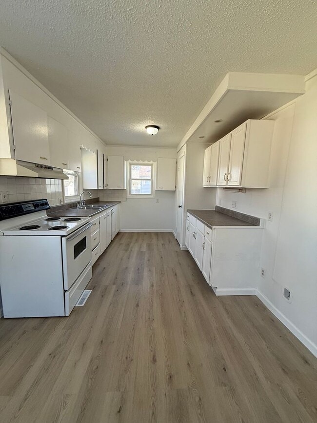 Photo - 3 Bedroom 1.5 Bath with BONUS ROOM!!!