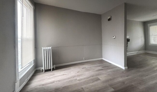 Photo - 705 Edgemore Rd