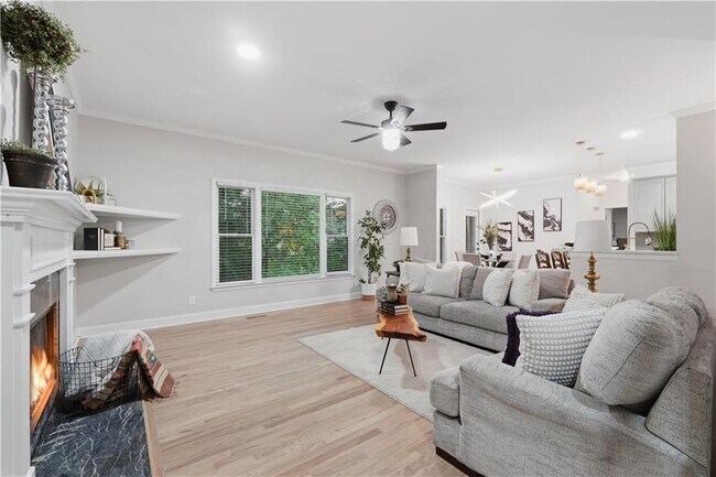 682 Montglade Ct