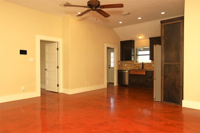 Photo - 218 Hickory St