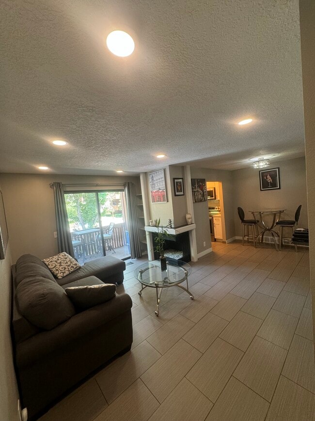 Building Photo - 6858 S Countrywoods Cir Unit 4E