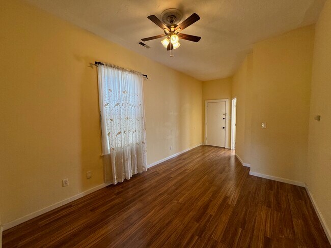 Photo - 1205 Santa Clara Ave Unidad #B