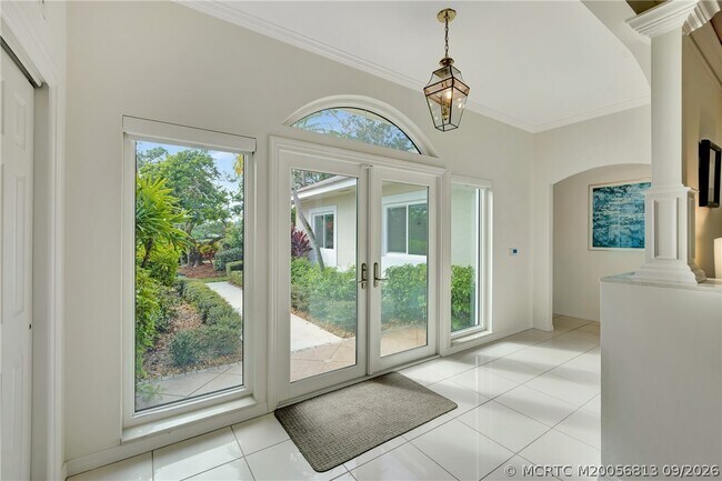 Photo - 2018 NW Laurel Oak Ln