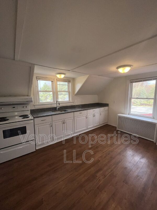 Photo - 32 Russell Rd